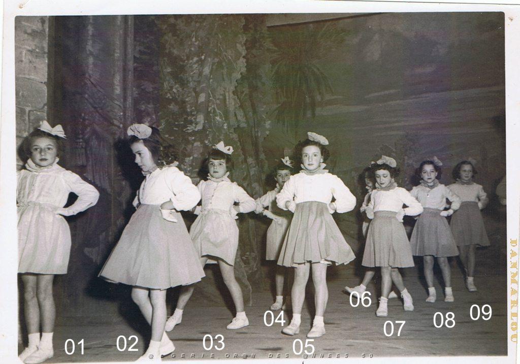 PATRONAGE ORAN DES SOEURS TRINITAIRES DE SAINT LOUIS 19XX SCENE LES ARLEQUINS 001.jpg